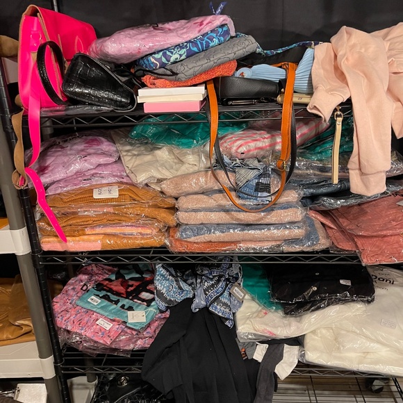 QUICK LISTING CHECK OUT MY PHOTOS AND VIDEOS - Picture 2 of 5